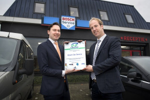 (vlnr): Dolf Teuwen, Programma ManagerErkend Duurzaam en Roelof Kuipers, Concept Manager Bosch Automotive Aftermarket