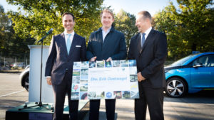 Jorge Bautista (CEO Alphabet Nederland), Erik Oostwegel (CEO Royal HaskoningDHV) en Neil Fiorentinos (CEO BMW Group Nederland)